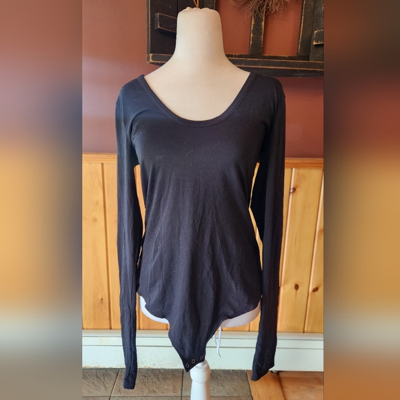 Free People Intimately Yours Black Scoop Neck Long Sleeve Body Suit Size Large - Picture 2 of 9